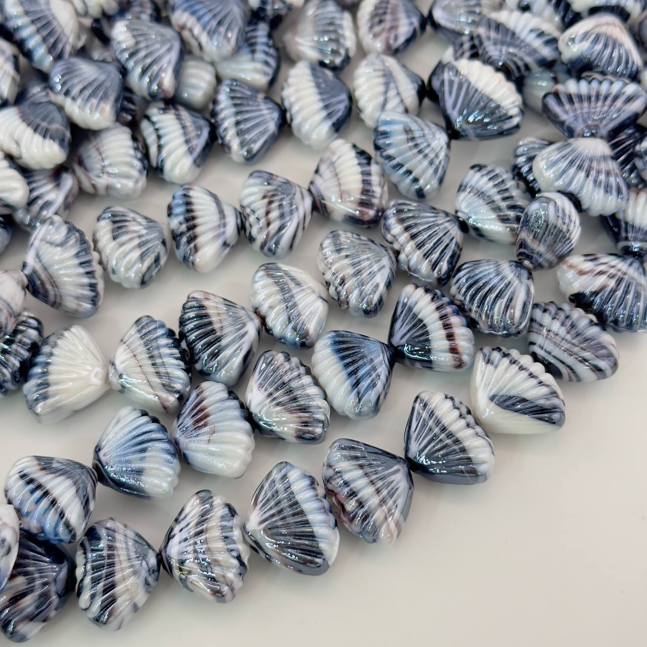 Бусины стеклянные форма ракушки размер 15*21мм
